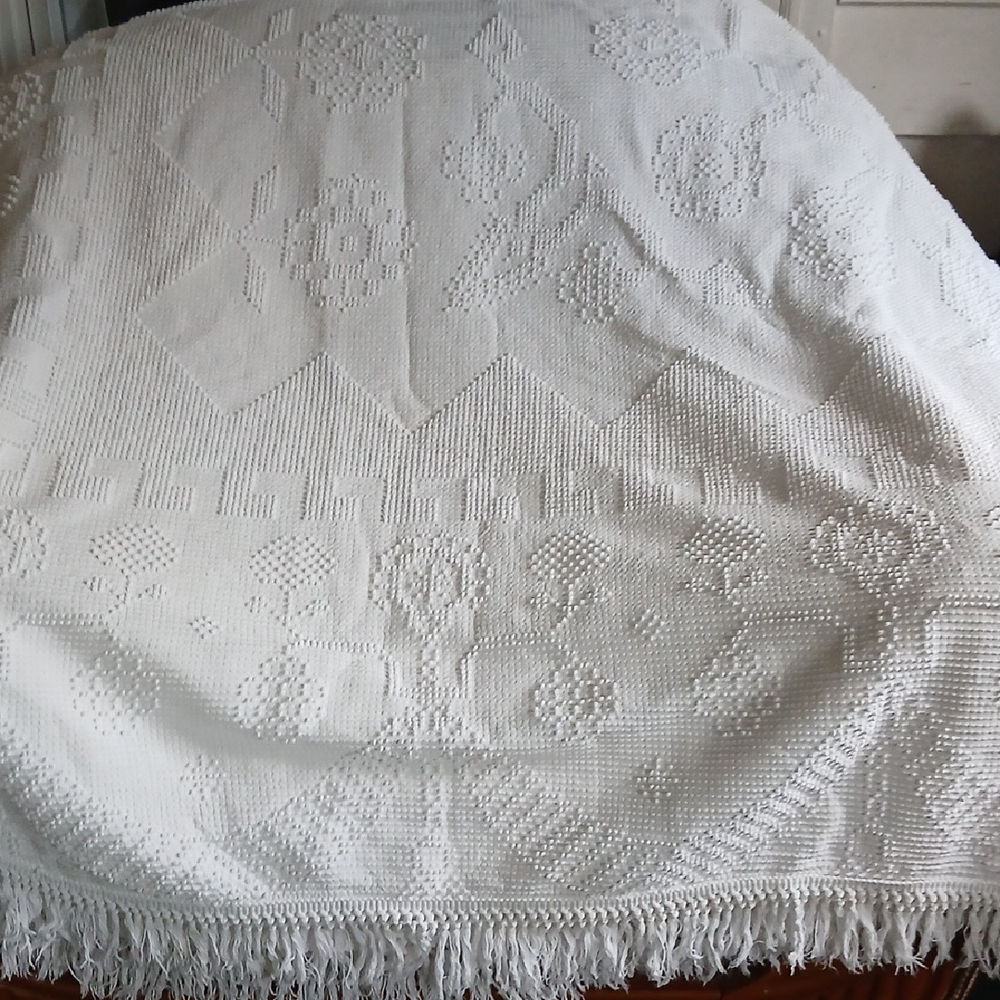 Elegant White Textured Bedspread
